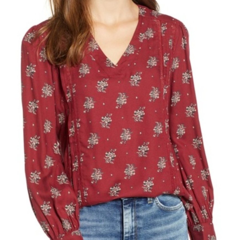⭐️ Hinge Lace Stripe V-Neck Blouse